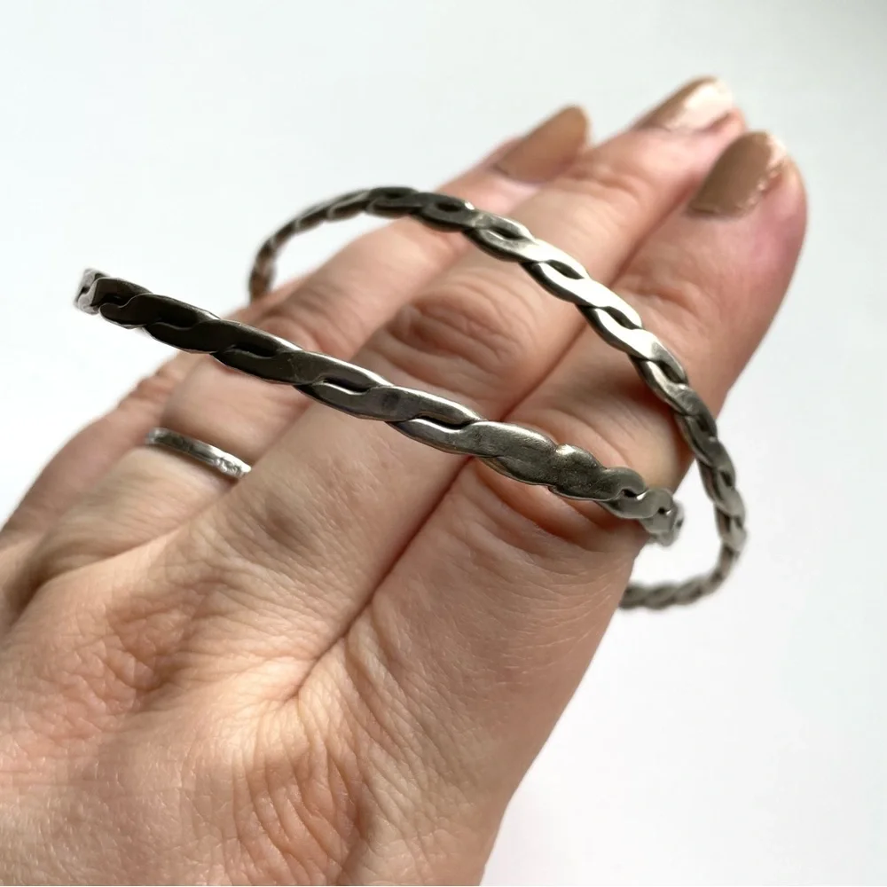 Pair of vintage unmarked sterling? flat twist link Mexico bangle bracelets